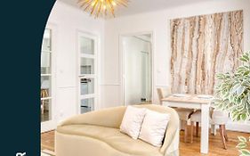 La Casa Bella — Chic & Modern Downtown